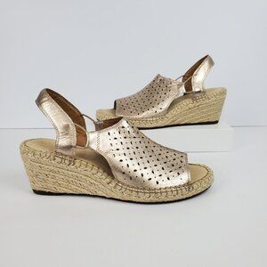 Clarks Artisan Petrina Gail Gold Metallic Leather Espadrille Sandal NWOT Size 9M